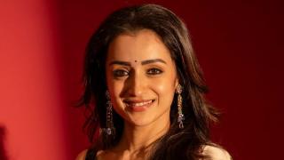 Nazar Na Lage, Trisha!
