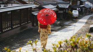 West Asia Crisis Reroutes Tourists