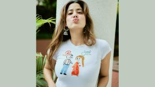 Learn How To Pout Like Janhvi