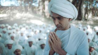 'Gandhi Had The Guts To Get Up And Go On'