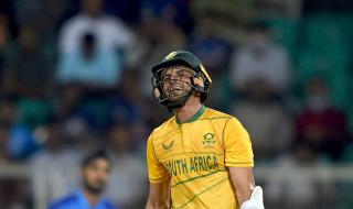 S Africa need to find ways to combat new ball: Maharaj
