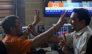 Markets inch up to fresh highs; HDFC twins sparkle