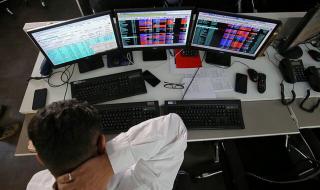 Sensex tumbles 733 points amid broad-based selloff
