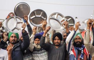 Farmers beat 'thalis' during PM's 'Mann Ki Baat' 