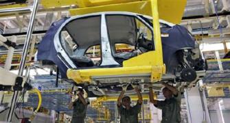 Private sector output rises first time in 8 months