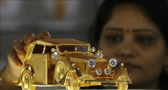 Govt allows gold exports from SEZs after value addition