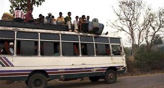 PHOTOS: This is how most people in India TRAVEL!