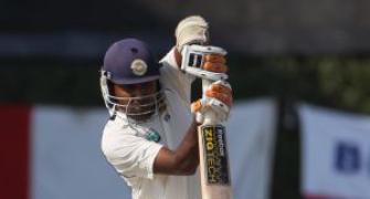Jayawardene joins 11,000 Test club