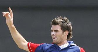 Anderson bags five as England whip South Africa