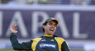Pakistan drop Misbah, recall Farhat against NZ