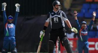 Images: India vs New Zealand, Compaq Cup, 2nd ODI