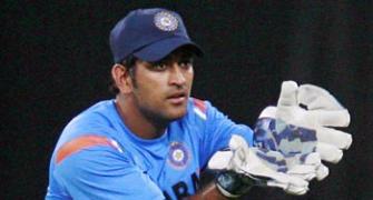 Toss will be crucial in the final: Dhoni