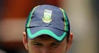 South Africa captain Smith loses his Test cap