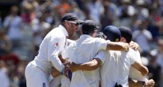 England retain Ashes after innings win in fourth Test