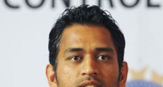 Dew factor to blame for loss: Dhoni