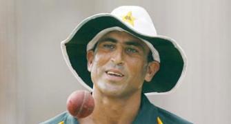 Pakistan recall Younis for Australia ODIs