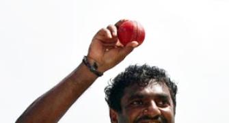 Murali signs off with 800 wkts; congratulate him