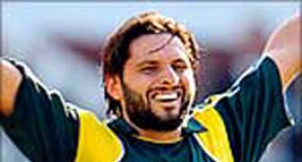 Afridi in, Malik out of Pakistan's T20 WC squad