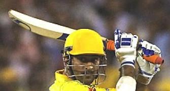 'Injured' Dhoni out of IPL for 10 days