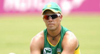 De Villiers record puts S Africa in charge