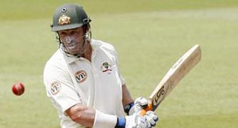 Inspired by Tendulkar, Hussey has no plans to retire