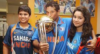 Sachin says Dhoni best captain he's played under