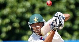Pakistan pile 594-5, Younis slams double