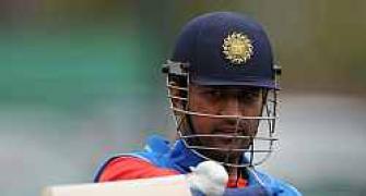 Dhoni backs India's 'inexperienced' bowling attack