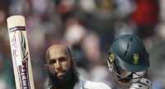 'Amla look' the latest fad among fans