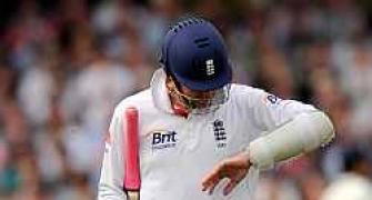 Swann has X-ray after injury scare