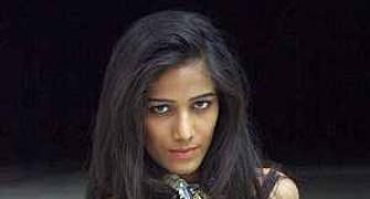 Model Poonam Pandey to bare all if India wins WC