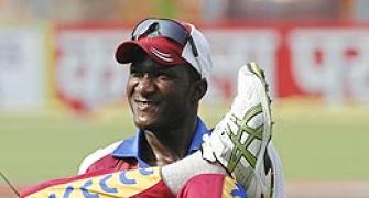 A lot to learn from Chanderpaul, Sammy tells batsmen