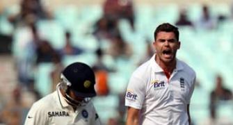 Bowlers give England Day 1 honours in third Test