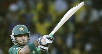 Bangalore T20: Hafeez, Malik star as Pakistan thrash India
