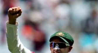 Hussey announces retirement from international cricket