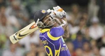 Mathews heroics in vain as Aus edge Lanka