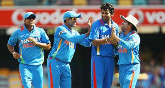 India aim to stay afloat, battle Oz in crucial tie