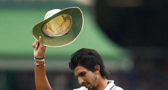 Now, Ishant shows finger to fans