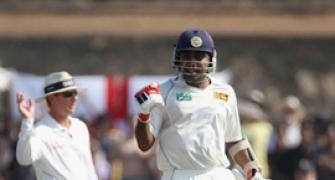 Jayawardene frustrates England with defiant hundred
