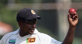 Sri Lanka look to Herath's spin to save Aus series