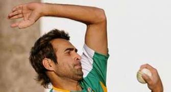 South Africa bring back spinner Tahir for Adelaide Test