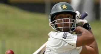 Batsman Manzoor back in Pakistani Test fold