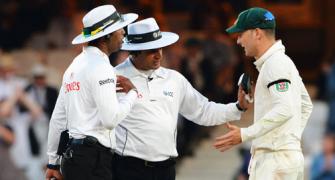 Clarke's warning to umpire Dar ends bitter Ashes for Australia