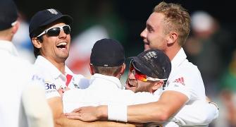 Second Ashes Test: Broad removes Warner in rainy start