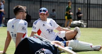 Punch-drunk England's pride on line in Boxing Day Test