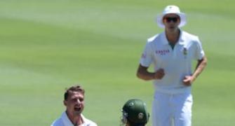 South Africa continue to punish hapless Pakistan