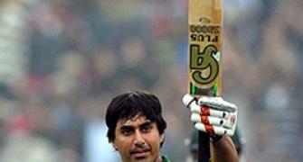 India's tormentor Jamshed forgets his trophy