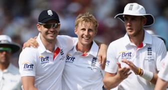 Ashes Test: England rock Australia with late burst
