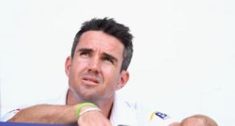 Pietersen out of rest of second Test