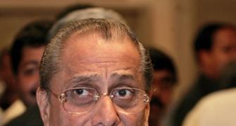 Srinivasan steps aside, Dalmiya named interim-president